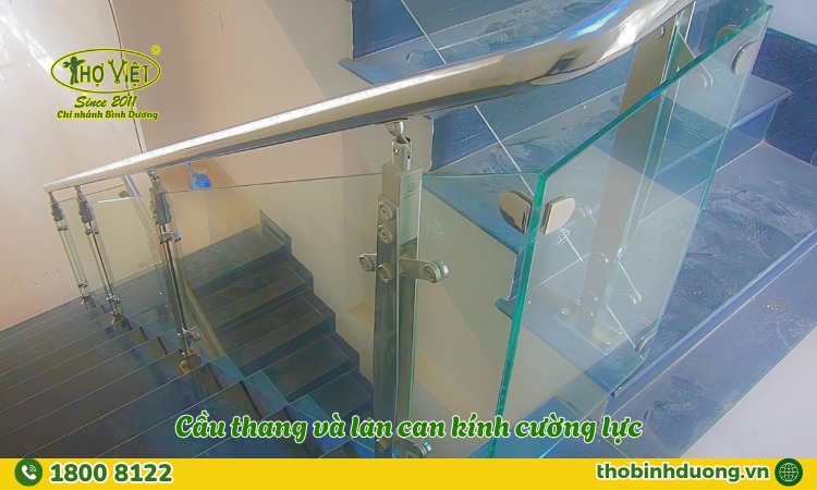 Thi công cầu thang và lan can kính cường lực