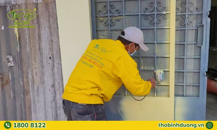 Dịch vụ sửa cửa sắt nứt gãy, bung mối nối