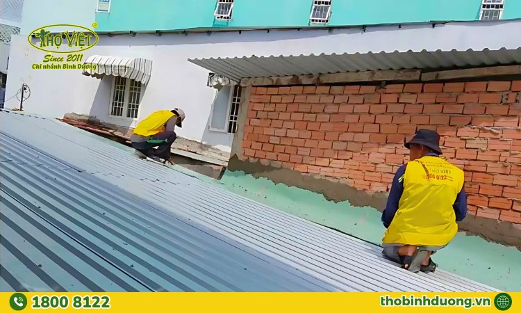 Tại sao nên chọn thợ thay mái tôn tại Thủ Dầu Một chuyên nghiệp