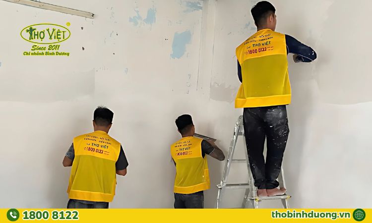 Dịch vụ sơn hoàn thiện cửa gỗ mới