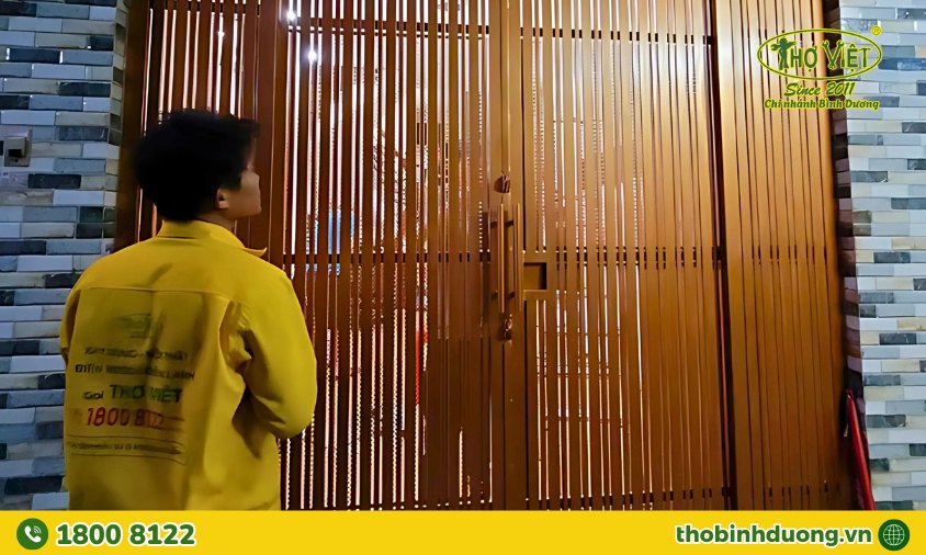 Sửa cửa kéo gãy nhíp chéo, đứt lá cửa và hỏng bánh xe tại Dĩ An