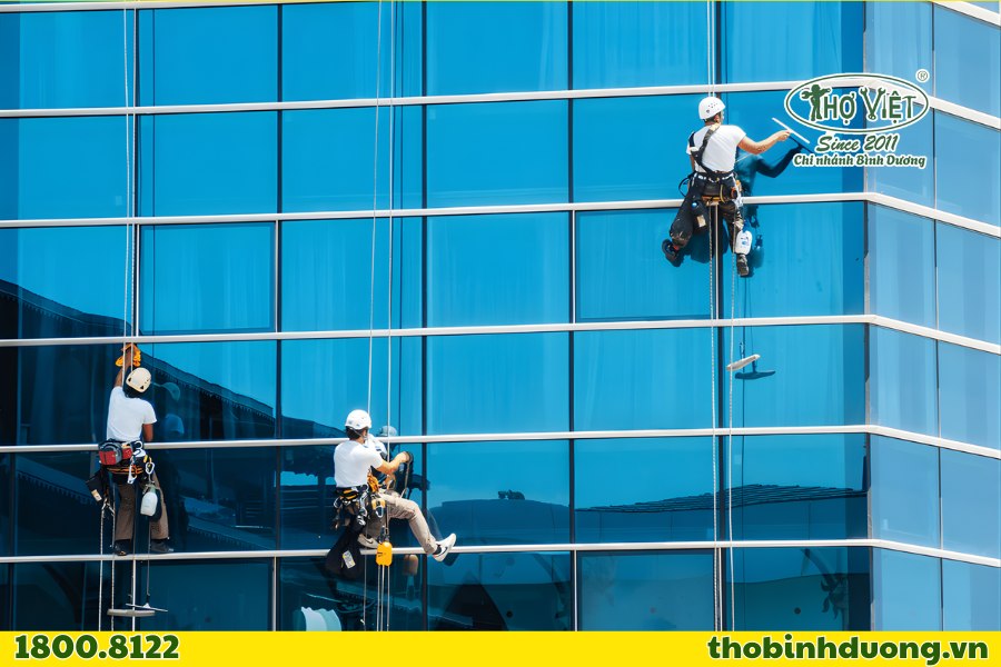 Cập nhật giá lau kính nhà xưởng Bình Dương