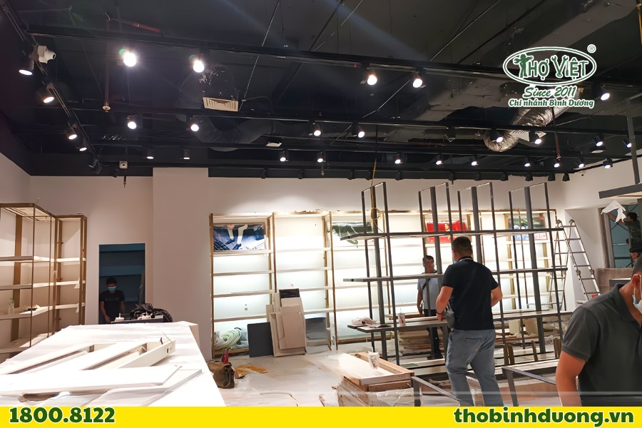 Lắp đặt đèn và điều hòa không khí cho showroom