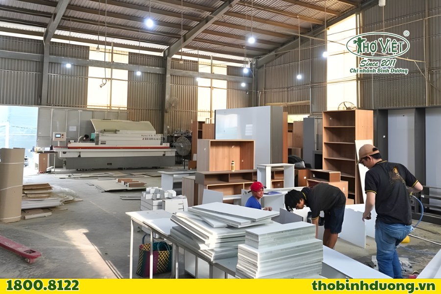 Lắt đặt nội thất, quầy kệ cho showroom