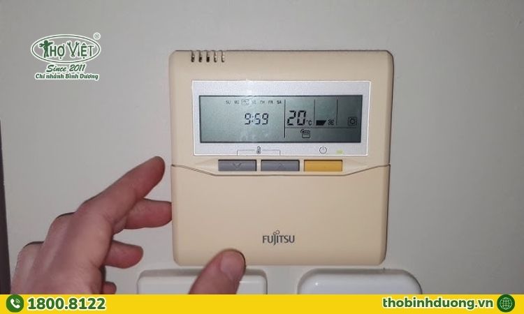 Cách 1: Dùng remote có dây (wired remote)