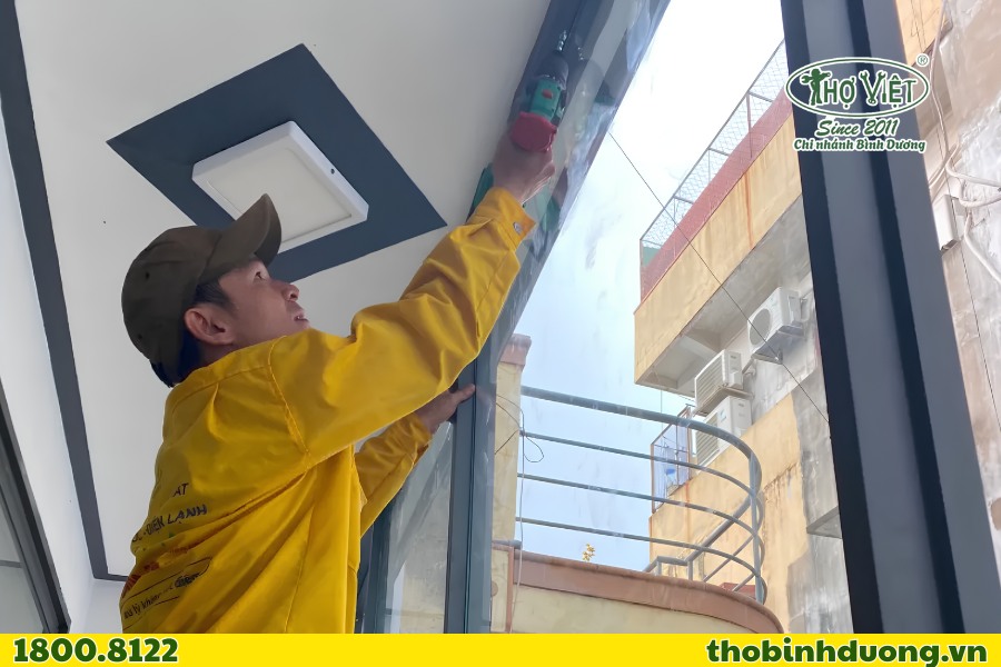 Quy trình thực hiện sửa cửa nhôm kính
