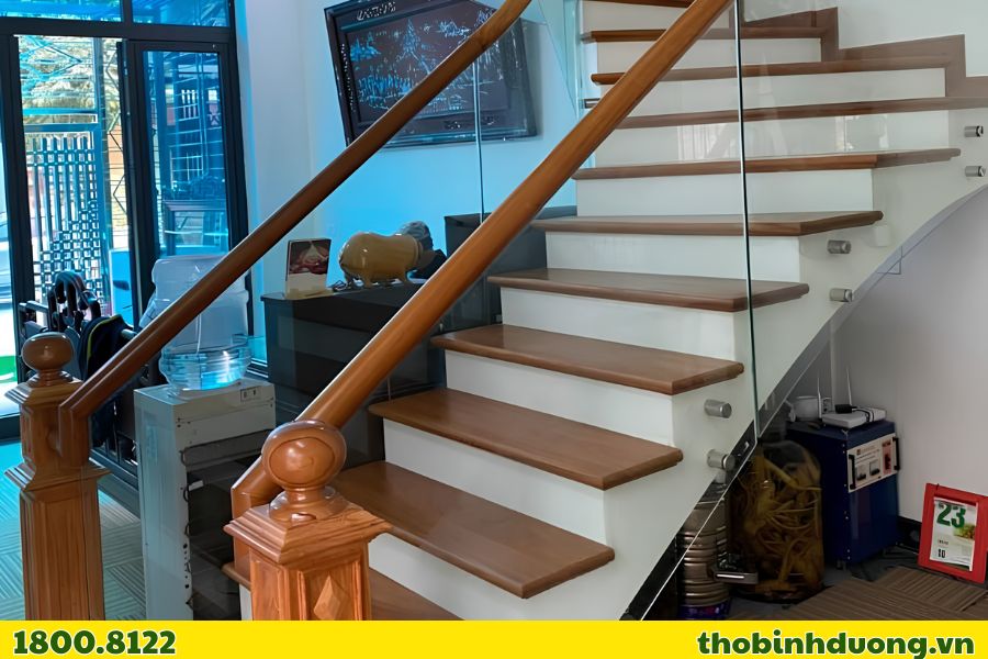 Các loại cầu thang kính tại Đông Hòa, Dĩ An