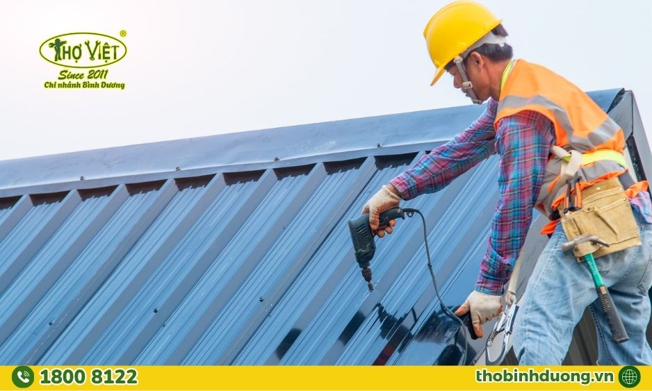 Khu vực dịch vụ thay mái tôn Bình Thắng