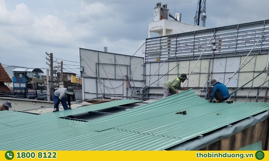 Khu vực thay mái tôn Lái Thiêu